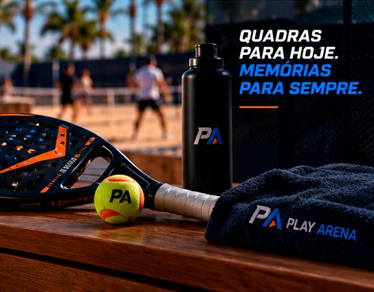 Kit da arena com raquete, garrafa, bola e toalha com a marca Play Arena